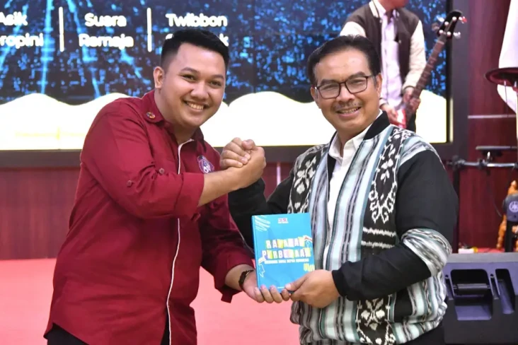 Rayakan HUT Ke-14 GenRe...