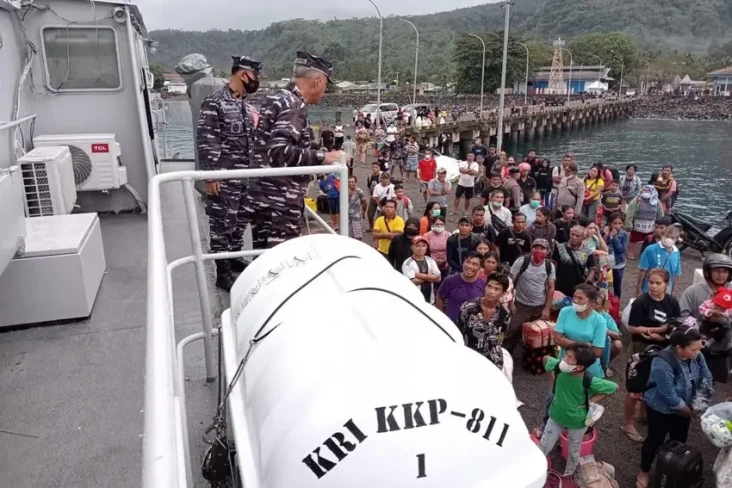 Bantu Evakuasi Korban...