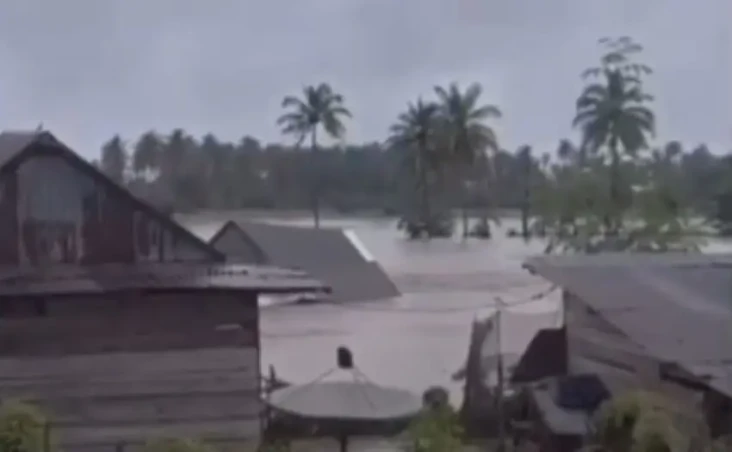 Banjir Bandang Terjang...