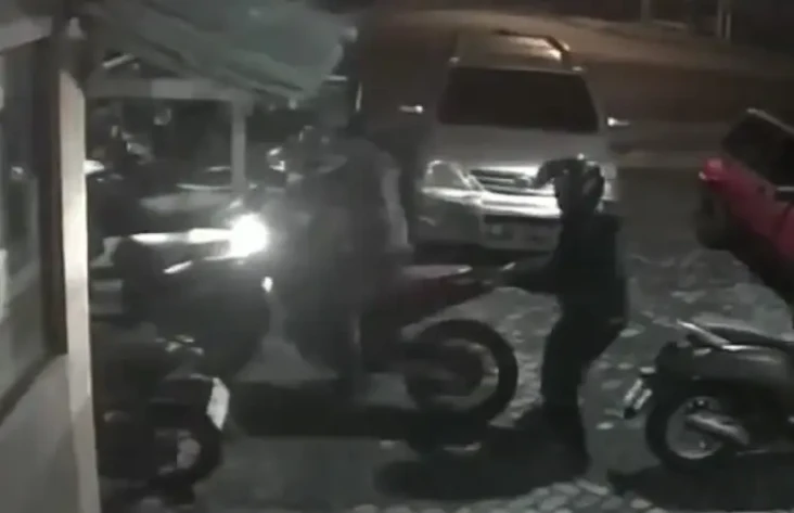 3 Pencuri Gasak Motor...