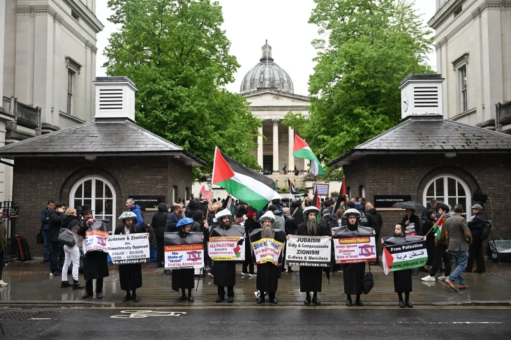 Bela Gaza, Mahasiswa...