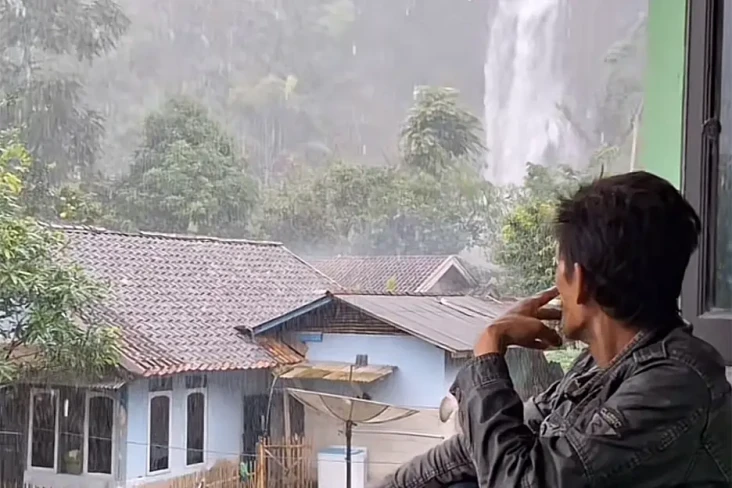 Viral! Rumah dengan...