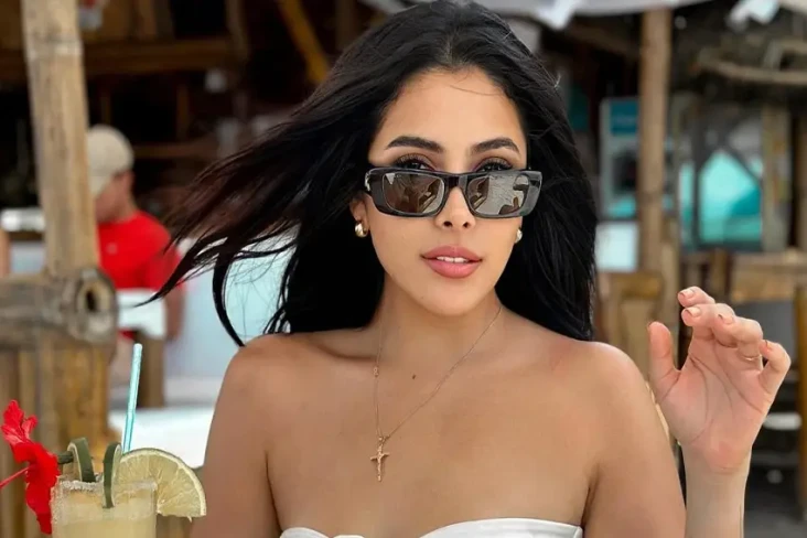 Influencer Cantik Ini...