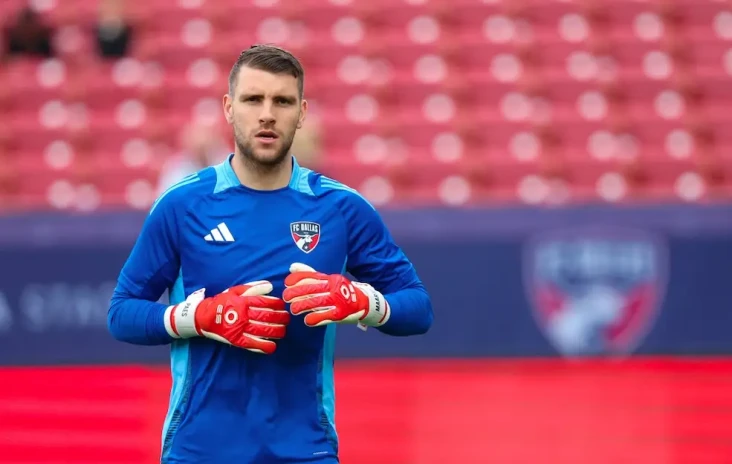 Kiper Naturalisasi Maarten...