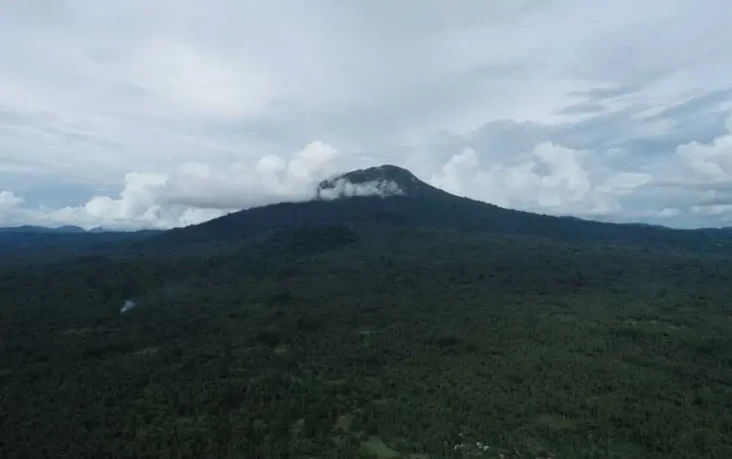 Gunung Ibu di Maluku...