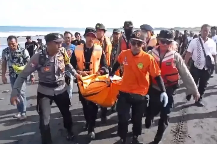 2 Korban Terseret Arus...