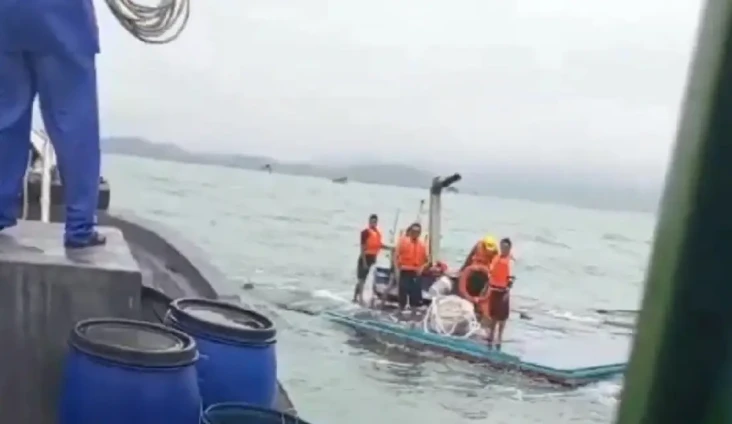 Kapal Kayu Tenggelam...