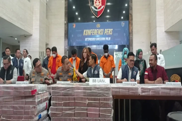 Polri Gandeng Interpol...