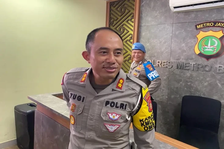 Anggota Polisi Pengemudi...