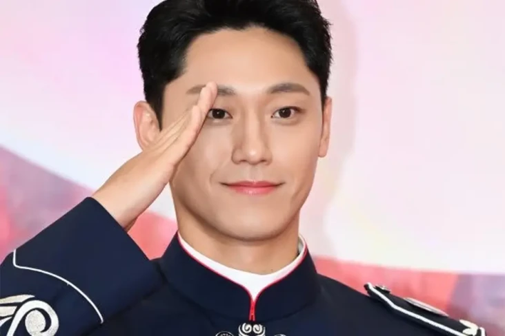 Lee Do Hyun Raih Gelar...