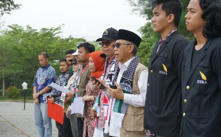 Bela Palestina, Ini...