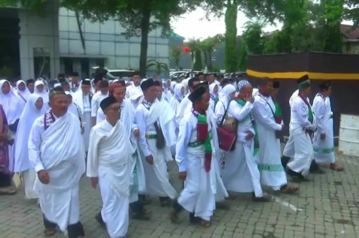 Ratusan Jemaah Calon...