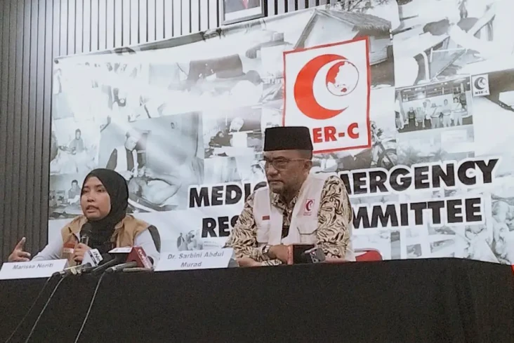 12 WNI Relawan MER-C...