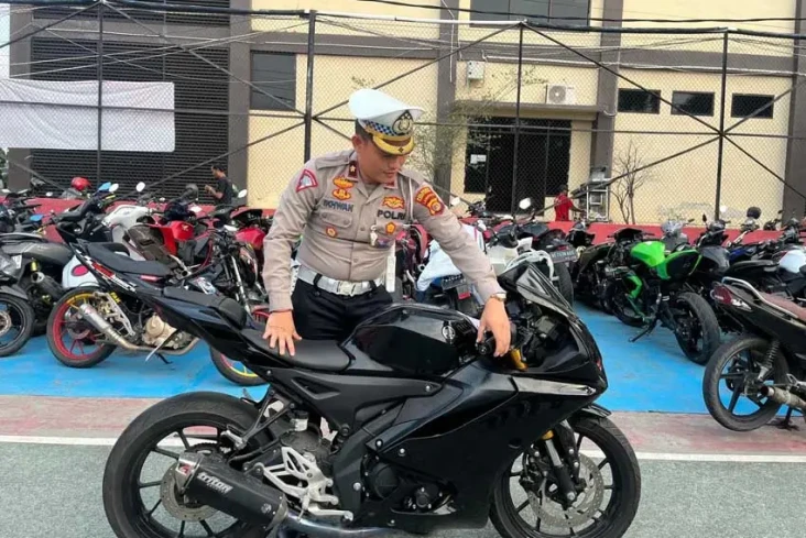 Polisi Sita Ratusan...