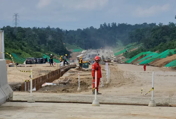 Bangun Jalan Tol IKN,...