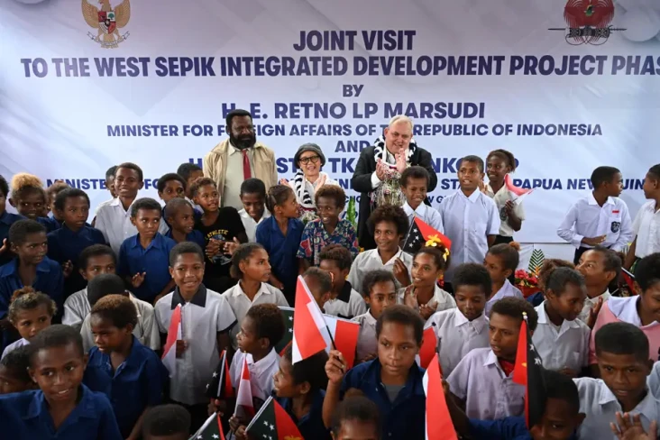 Menlu RI dan Papua Nugini...