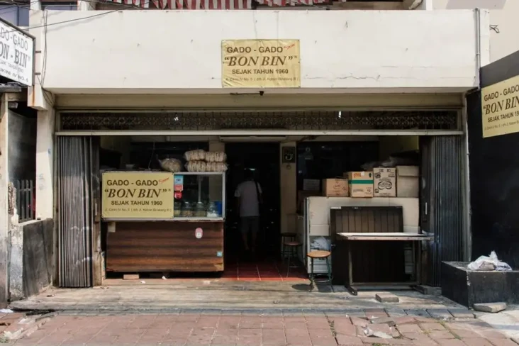 6 Tempat Makan Legendaris...