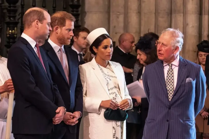 Raja Charles III Harus...
