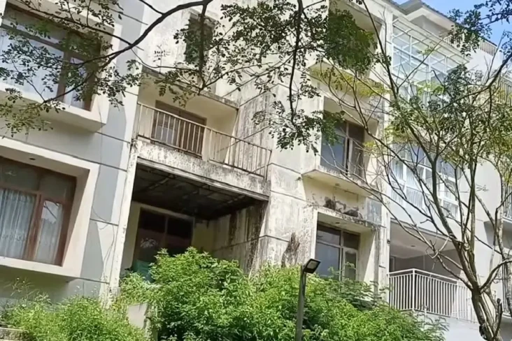 Penampakan Rumah Mewah...