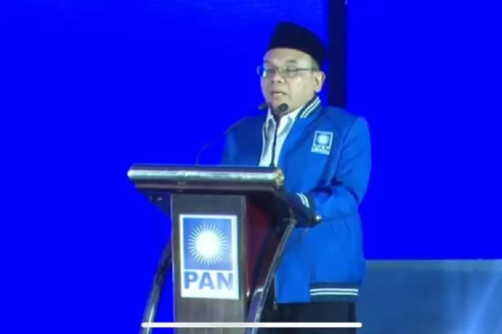 Berdoa di Depan Prabowo,...