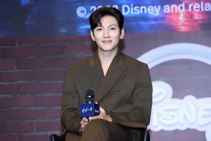 Ji Chang Wook Kepergok...