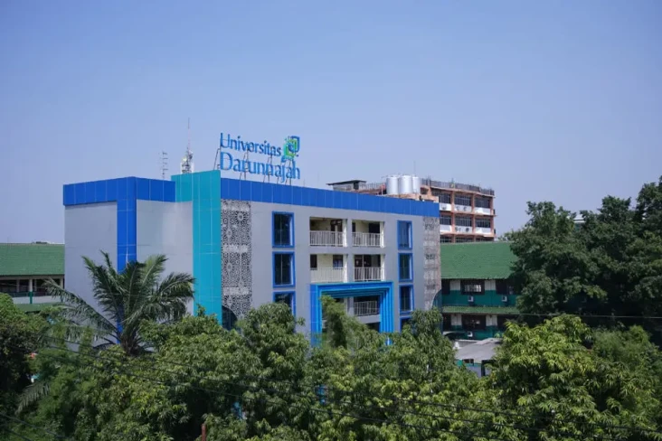 Universitas Darunnajah...
