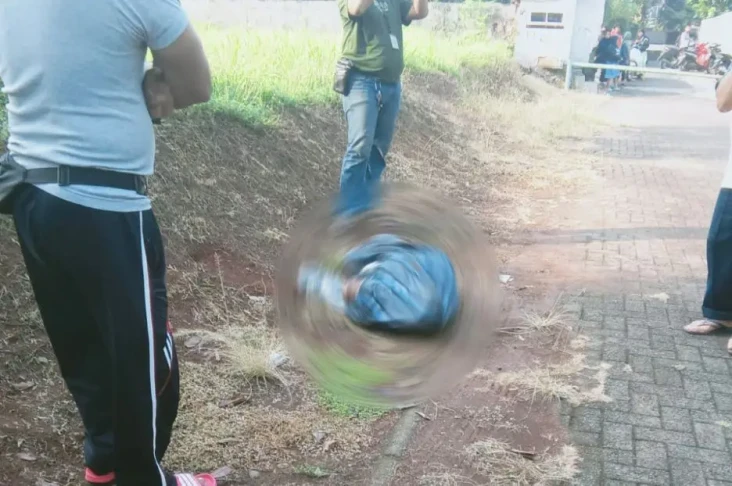Penemuan Mayat Terbungkus...