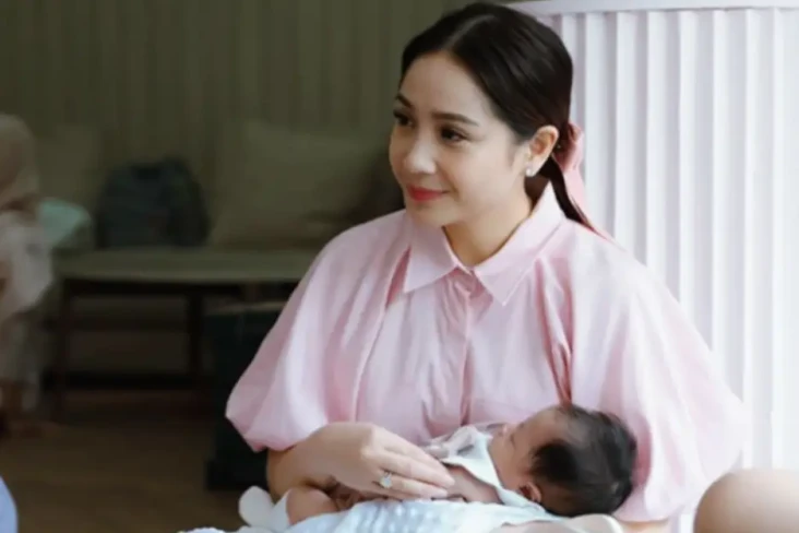 Beri Nama Bayi Perempuannya...