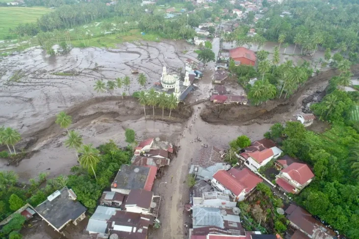 Banjir Bandang Terjang...
