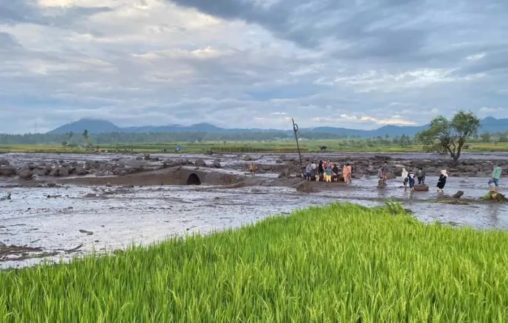Banjir Bandang Terjang...