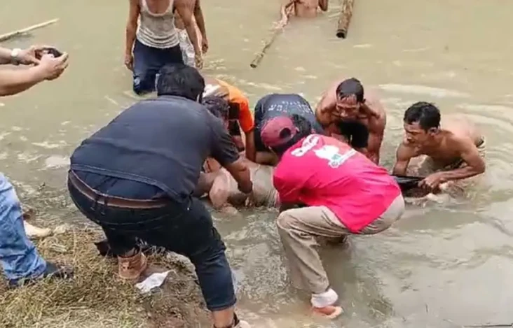Hendak Menolong Teman,...