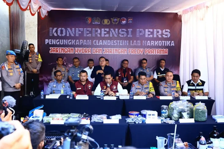 Kabur dari Sunter ke...