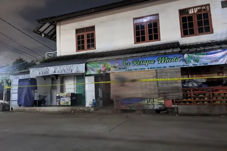 Mayat Terbungkus Sarung...