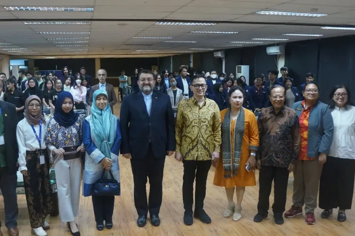 Dubes Iran Kuliah Tamu...
