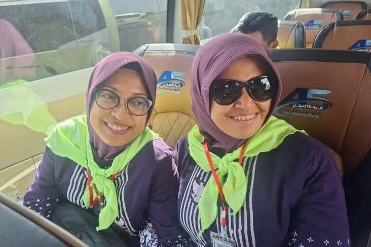 Kisah Fira dan Fina,...