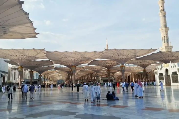 Wafat di Masjid Nabawi,...