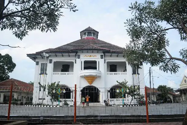5 Bangunan Bersejarah...