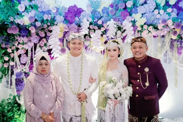 Menikah dengan Mahalini,...