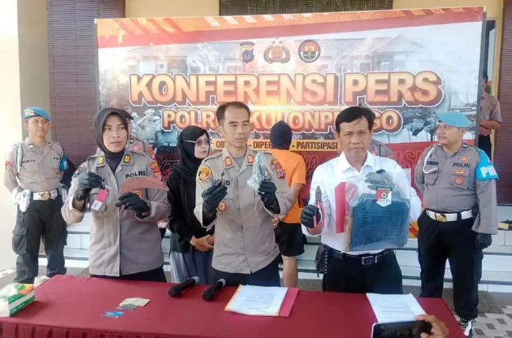 Sakit Hati Dipecat,...