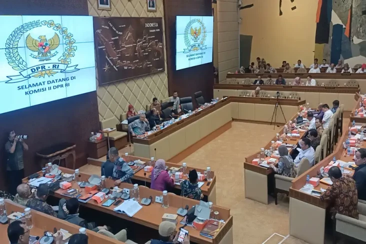 Anggota DPR dari PDIP...