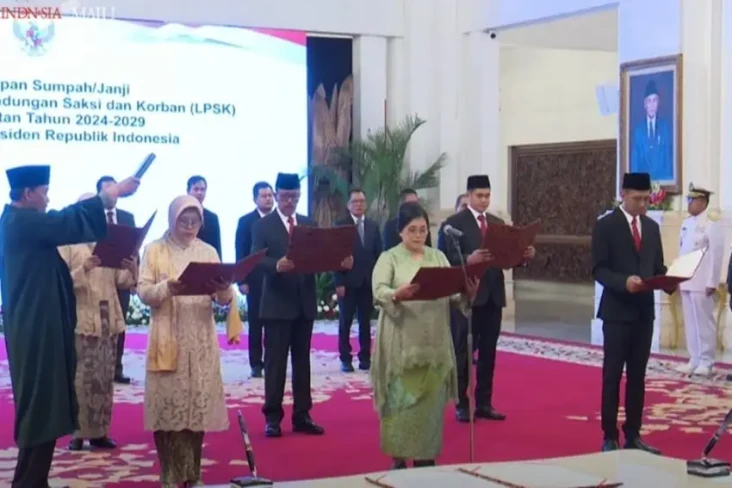 Jokowi Saksikan Pengambilan...