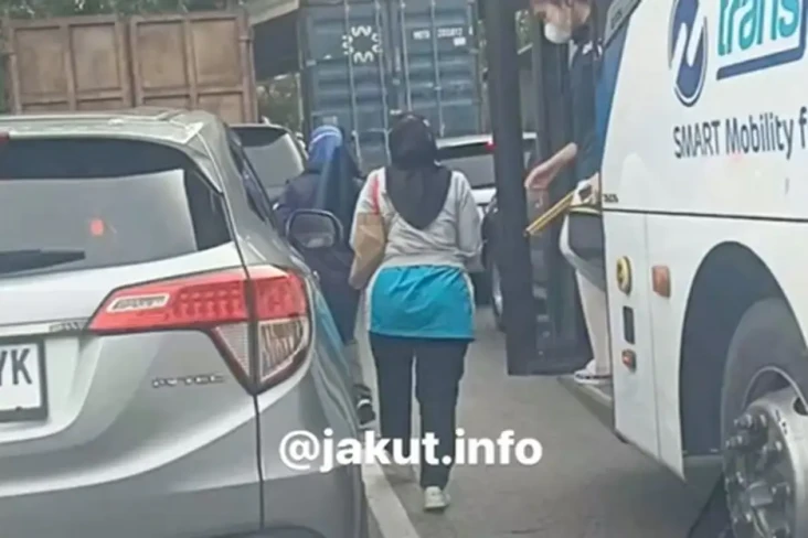 Imbas Kebakaran Kontainer,...