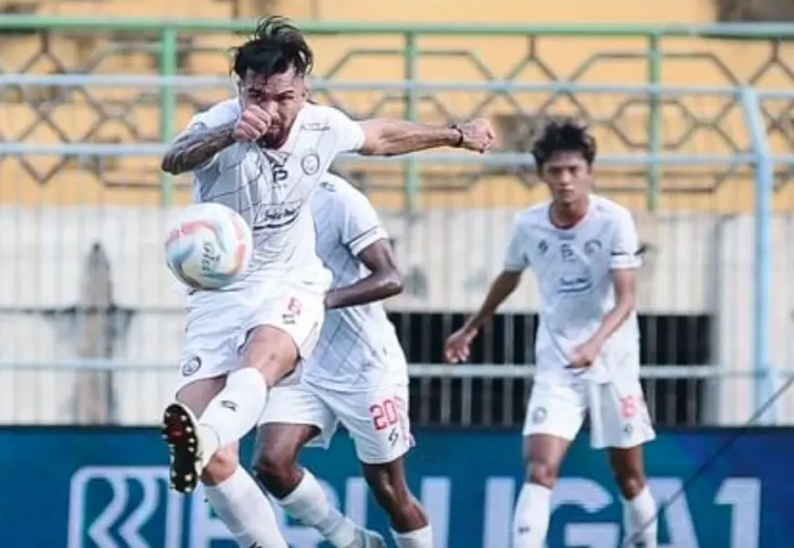 Arema FC Tak Lolos Club...