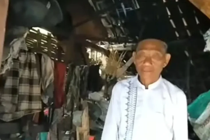 Kisah Kakek Penghuni...