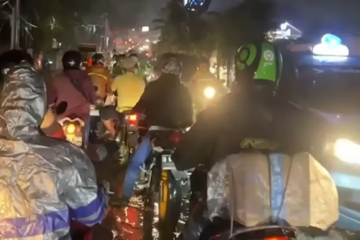 Banjir, Arus Lalu Lintas...