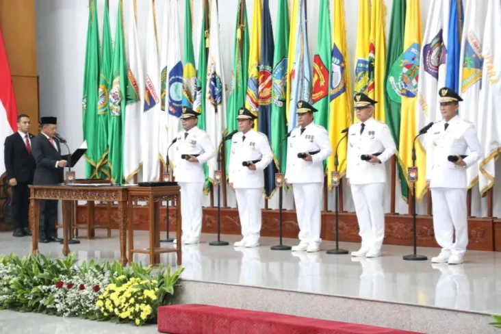 Lantik 5 Pj Gubernur,...