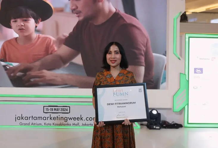 Dedikasi Perum Perhutani...