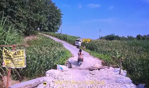 Jembatan Penghubung...