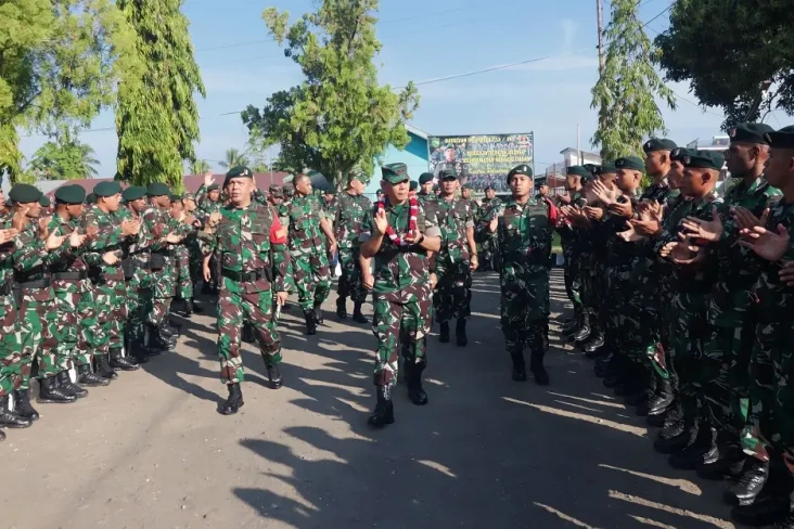 Dua Sosok Pangdam yang...
