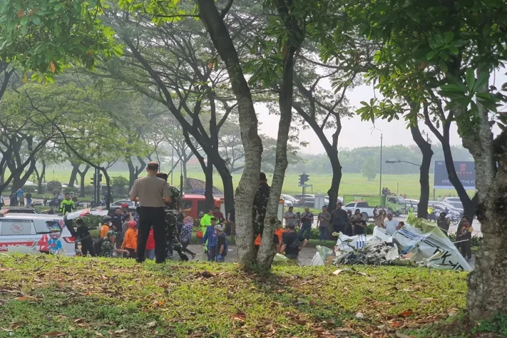 Pesawat Latih Jatuh...